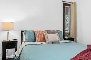 Charming 2BR Flat Walk to Downtown Royal Oak - Image 3