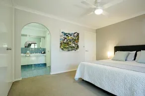 Garden City Luxury Apt - Image 5