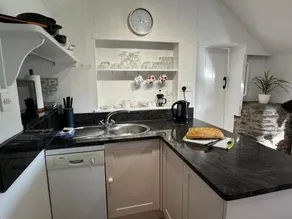 Greenswood Cottage - Cosy cottage, rural location, beautiful landscaped gardens with pond and lake - Image 5