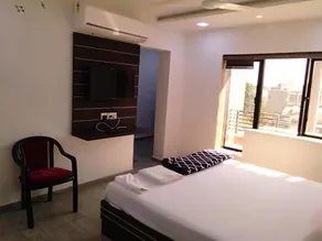 Hotel Radhika by OYO Rooms - Image 2