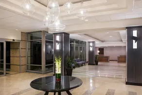 Sheraton Suites Chicago Elk Grove - Image 2