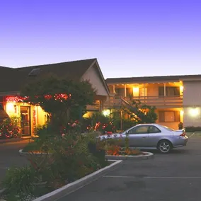 Monterey Fireside Lodge - Image 4