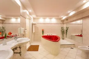 Perla Hotel - Image 2