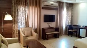 Vels Hotel - Image 4