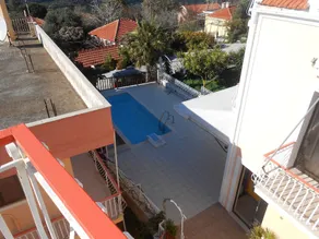 Oasis Apartments - Image 2
