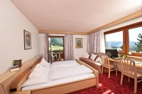 Hotel Rosenheim - Image 2