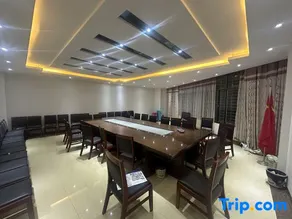 Luoping Xinding Express Hotel - Image 4