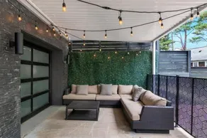 Top of The Hill Luxury Clarendon 4-br Homestay - Image 2
