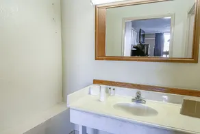 Super Inn and Suites Milledgeville - Image 2