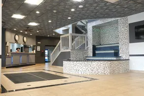 Quality Inn & Suites - Image 4