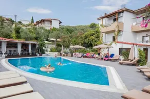 Nicholas Studios & Apartments - Image 2