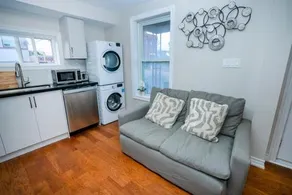 Cute 2-story, 2-bdrm Loft, Mins to Beach and Lake - Image 5