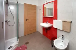 Nice apartment with balcony on the second floor with a lovely view of the sea - Image 4