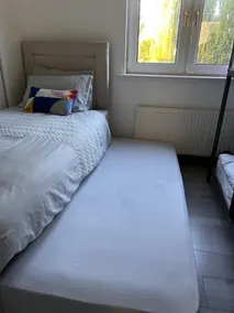 Modern Apartment-Sleeps6-Parking-Seft Check In - Image 3
