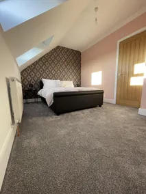 3 Double Bed Luxurious House Near Heathrow Airport - Image 2