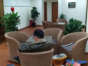 Tongjiang Xinghe Business Hotel - Image 3