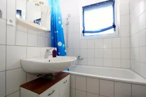 2 PRIVATE SINGLE ROOMS - Image 5