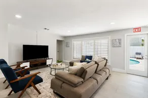 6 BR With Heated Pool Close to Beach - Image 3