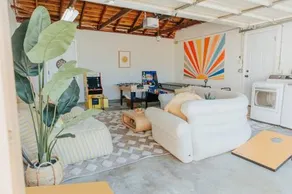 Pink Paradise Inn 5 BR Fun Retro Home w Pool - Image 4