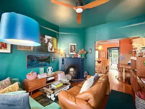 Charming Townhouse Steps from Newcastle Beach - Image 4