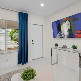 Sunset Bliss - Stylish 1B Retreat in Ft Lauderdale - Image 2
