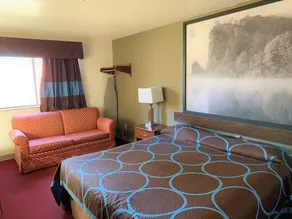 Super 8 by Wyndham Martinsville VA - Image 2