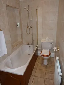 The Queen Hotel - Image 4