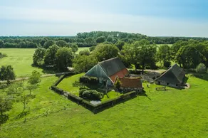 Stylish Farmhouse Escape - Image 4