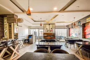 OYO Townhouse 263 Hotel Luxurs Shri Gopal Nagar - Image 5
