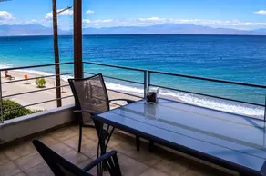 Eclectic Residence With Beach At The Doorstep - Image 4