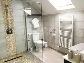 Luxury 3 bedroom Apartment - Image 5