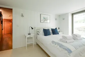 The Houseboat - Image 5
