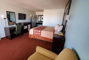 Super 8 Van Horn - Image 5
