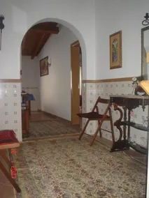 Dinas Guesthouse - Image 5