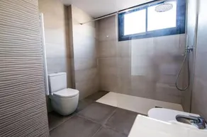 4-1 Apartamento de diseño en el centro de Reus - Image 3