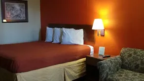 Executive Inn - Calhoun - Image 2