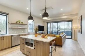 Sleeps 20, 4 Units 10bdr, Hot Tub, Near Old Bend + DT Aerie by Avantstay - Image 5