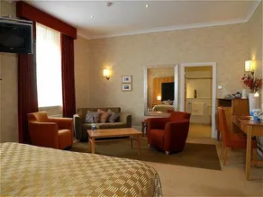 De Vere Venues Ponsbourne Park - Image 2