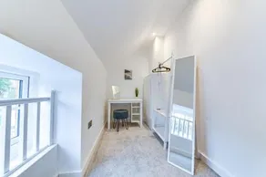 Stylish & Contemporary 2-Bed Townhouse - Parking - Wi-Fi - Netflix - Image 4