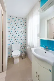 Art Center Apartments - Image 5