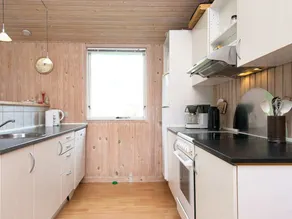 Peaceful Holiday Home in Jutland with Hot Tub - Image 4