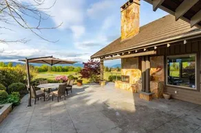 Season Premiere Winery-Bed & Breakfast in vineyard - Image 4