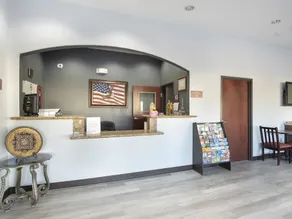 OYO Townhouse Clute Lake Jackson - Image 2