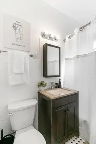 Lit & Trendy 1-Bedroom Apt in the Iconic Hyde Park - Image 3