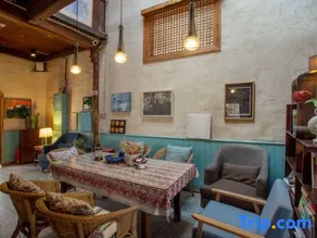 Xidi No.3 Town Artist Homestay - Image 4