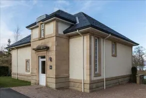 Cameron Club Three Bedroom Coach House L104 - Image 2