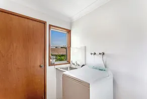 Cromarty Cottage - 900m from Birubi Beach - Image 4