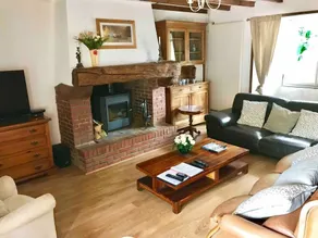 Cosy Getaway Country House - Image 5