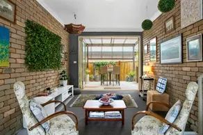 Cosy Cottage 2BR, NETFLIX, Private Garden Terrace - Image 4