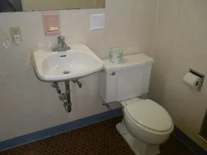 Budget Inn - Image 5